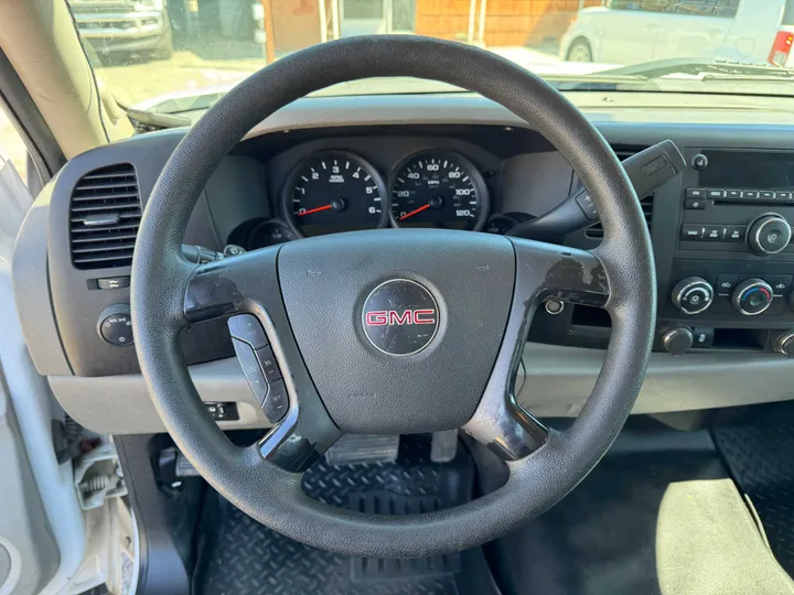 WHITE, 2013 GMC SIERRA 1500 EXTENDED CAB Image 17