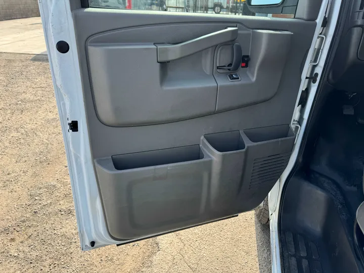 WHITE, 2019 CHEVROLET EXPRESS 2500 CARGO Image 8