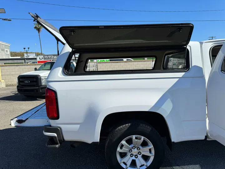 WHITE, 2018 CHEVROLET COLORADO EXTENDED CAB Image 18