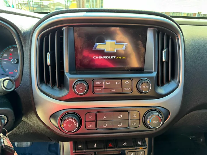 WHITE, 2018 CHEVROLET COLORADO EXTENDED CAB Image 24