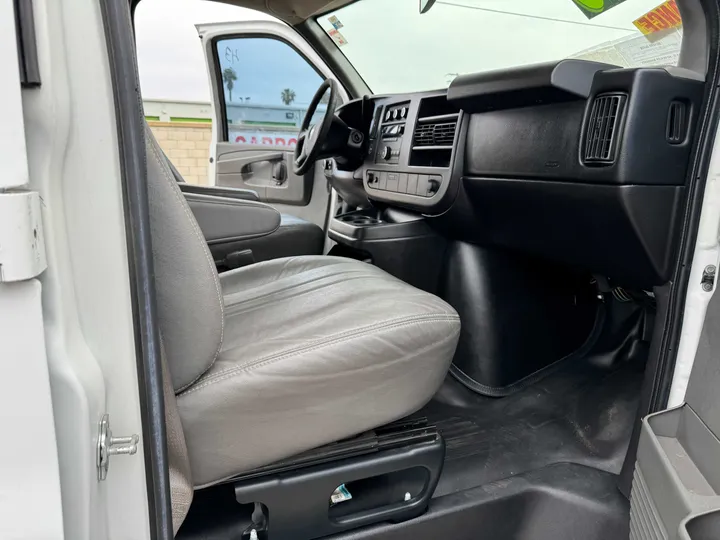 WHITE, 2011 CHEVROLET EXPRESS 1500 CARGO Image 13