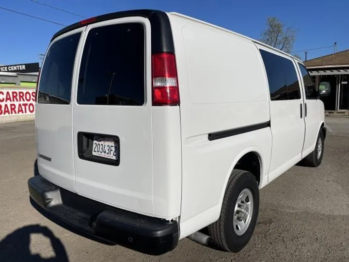 WHITE, 2017 CHEVROLET EXPRESS 2500 CARGO Image 6