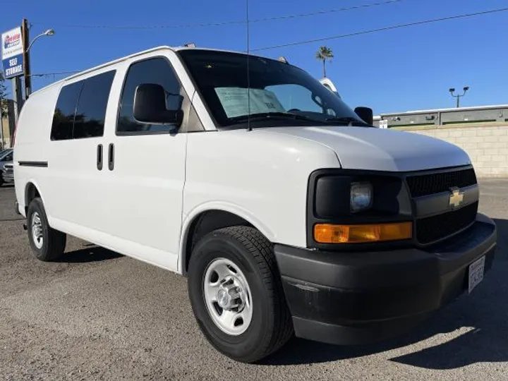 WHITE, 2017 CHEVROLET EXPRESS 2500 CARGO Image 3