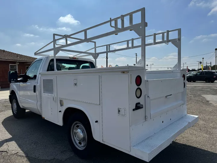 WHITE, 2016 FORD F250 SUPER DUTY REGULAR CAB Image 4