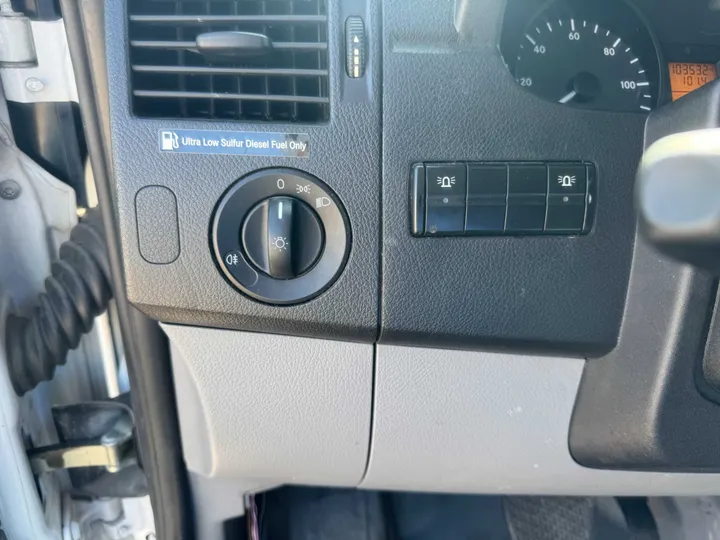 WHITE, 2012 MERCEDES-BENZ SPRINTER Image 22