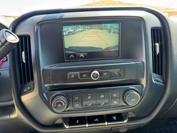 WHITE, 2018 CHEVROLET SILVERADO 2500 HD DOUBLE CAB Image 20