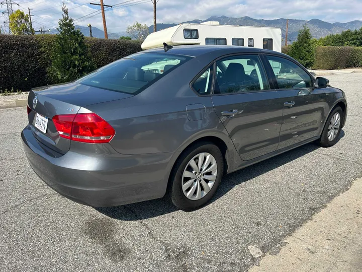 GRAY, 2014 VOLKSWAGEN PASSAT Image 5