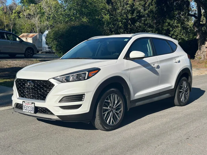 WHITE, 2020 HYUNDAI TUCSON SEL Image 3