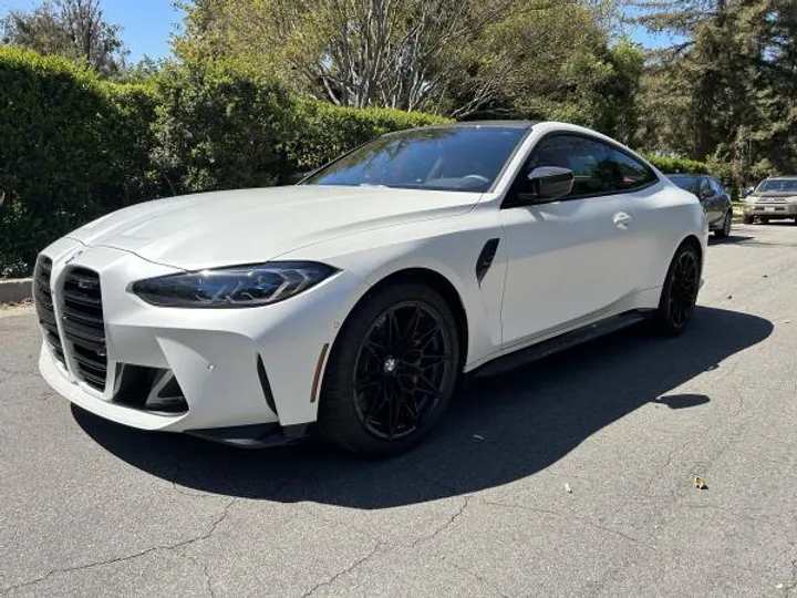 FROZEN WHITE METALLIC, 2022 BMW M4 COMPETITION Image 3