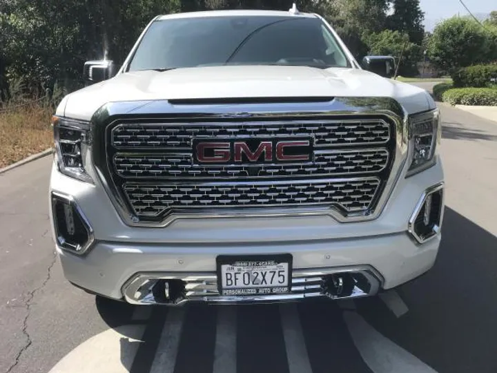 WHITE FROST, 2022 GMC SIERRA DENAILI RESERVE LIMITED Image 2