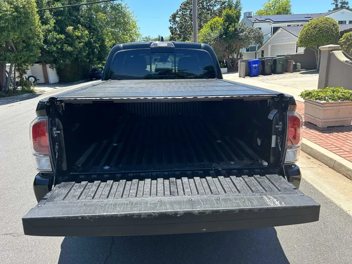 BLACK, 2020 TOYOTA TACOMA DOUBLE CAB Image 8