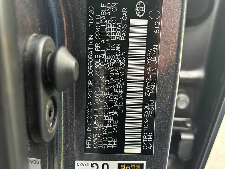 GREY, 2021 TOYOTA PRIUS PRIME XLE Image 17