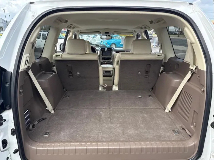 WHITE, 2017 LEXUS GX Image 18