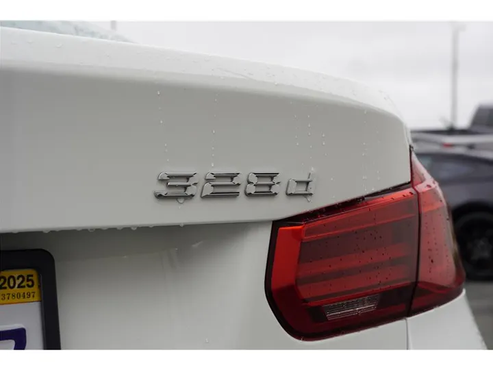 WHITE, 2018 BMW 3 SERIES Image 11