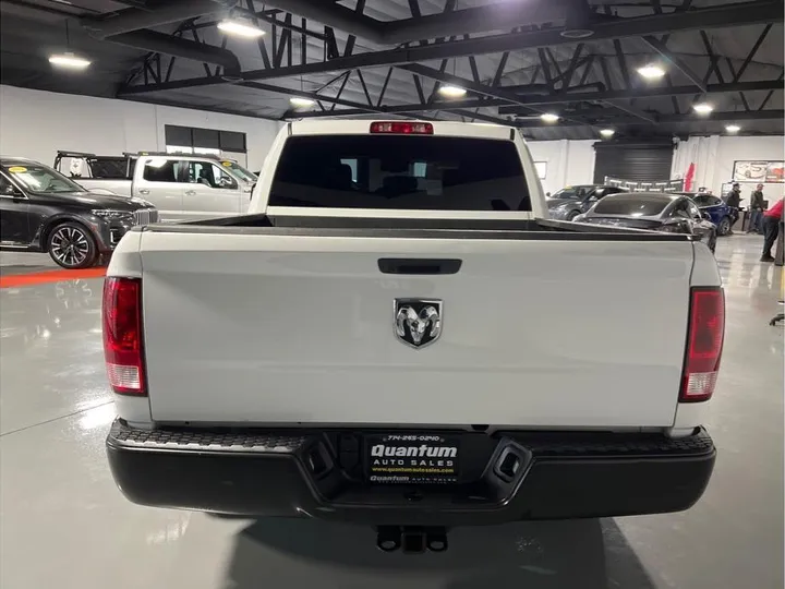 WHITE, 2022 RAM 1500 CLASSIC CREW CAB Image 4