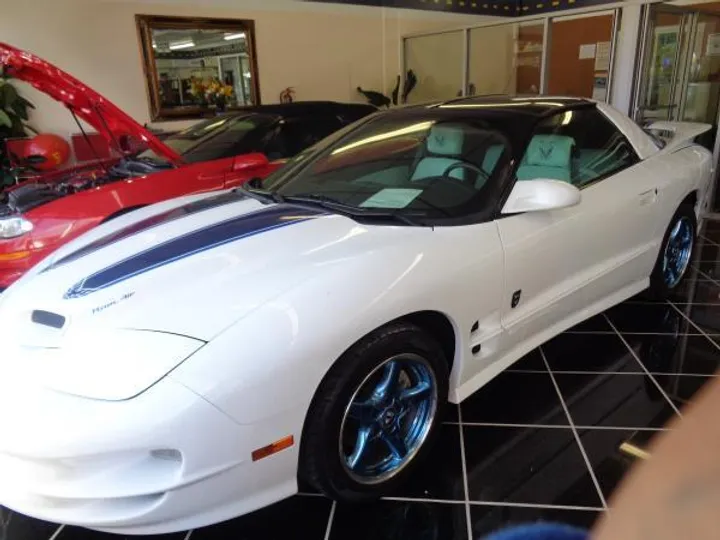 WHITE, 1999 PONTIAC FIREBIRD Image 1