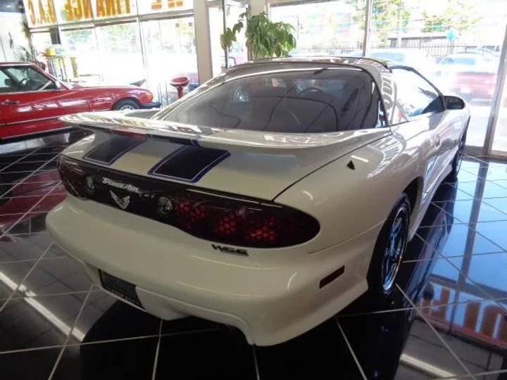 WHITE, 1999 PONTIAC FIREBIRD Image 4