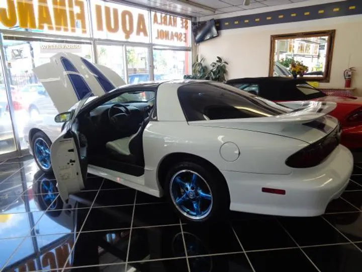 WHITE, 1999 PONTIAC FIREBIRD Image 2