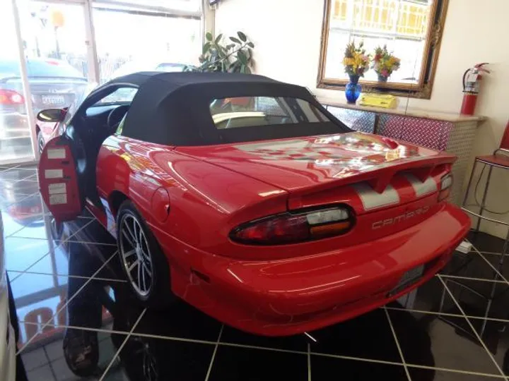 RED, 2002 CHEVROLET CAMARO Image 4