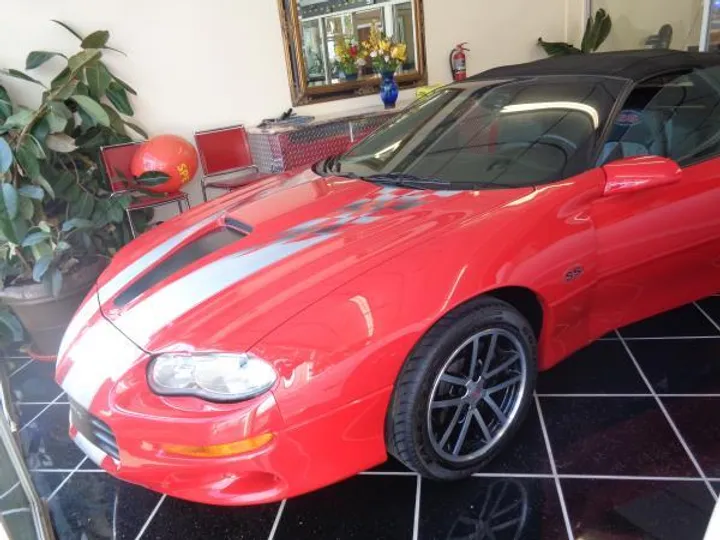 RED, 2002 CHEVROLET CAMARO Image 1