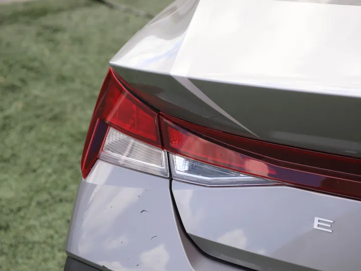 GRAY, 2025 HYUNDAI ELANTRA Image 8