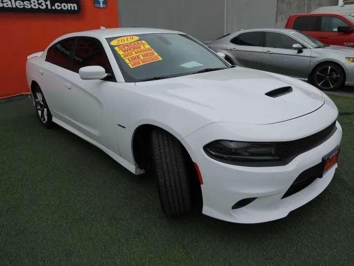 WHITE, 2019 DODGE CHARGER R/T Image 2