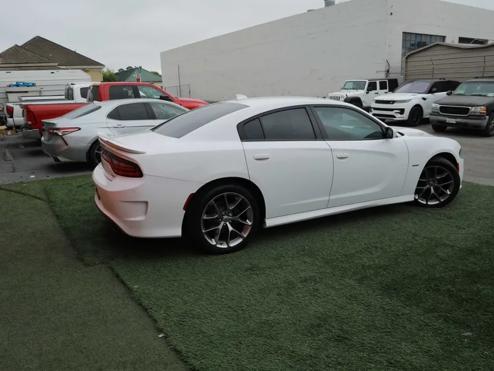 WHITE, 2019 DODGE CHARGER R/T Image 4