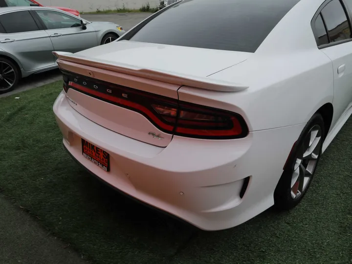 WHITE, 2019 DODGE CHARGER R/T Image 5