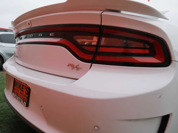 WHITE, 2019 DODGE CHARGER R/T Image 6