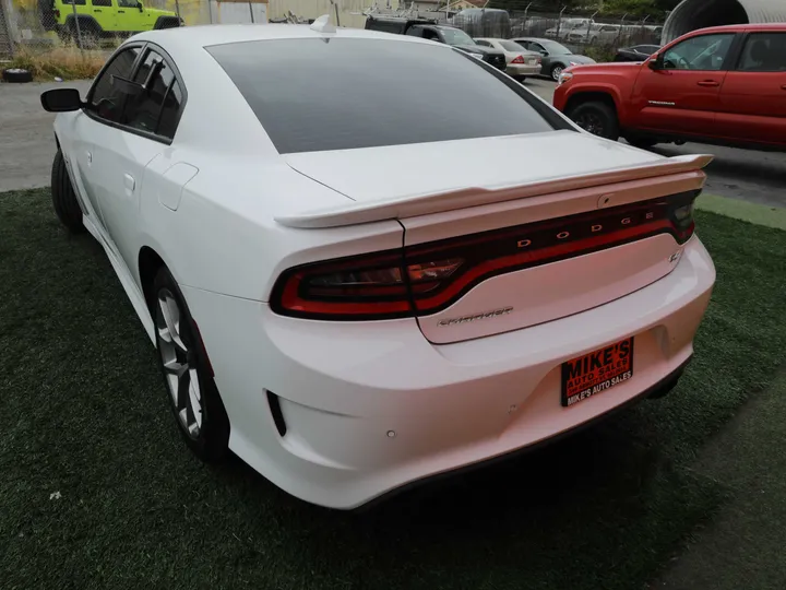 WHITE, 2019 DODGE CHARGER R/T Image 9