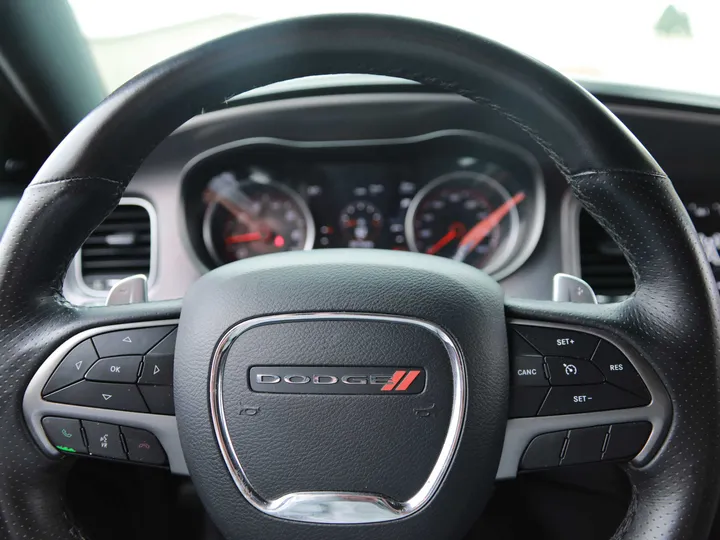 WHITE, 2019 DODGE CHARGER R/T Image 23