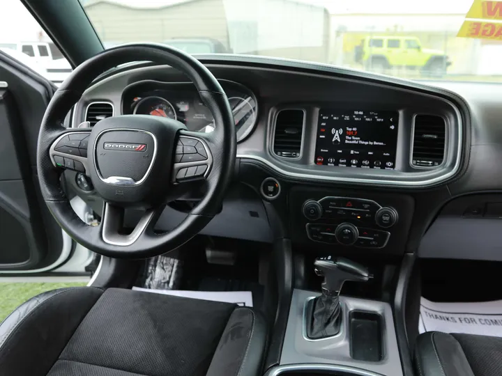 WHITE, 2019 DODGE CHARGER R/T Image 36