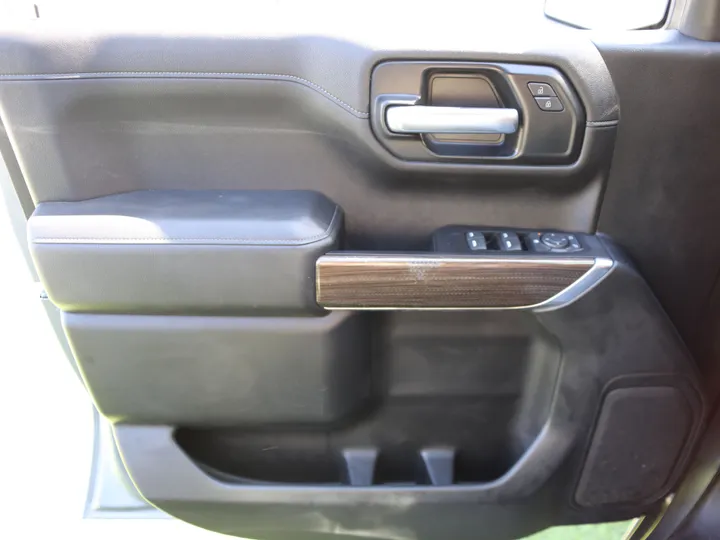 2020 CHEVROLET SILVERADO LT Image 19