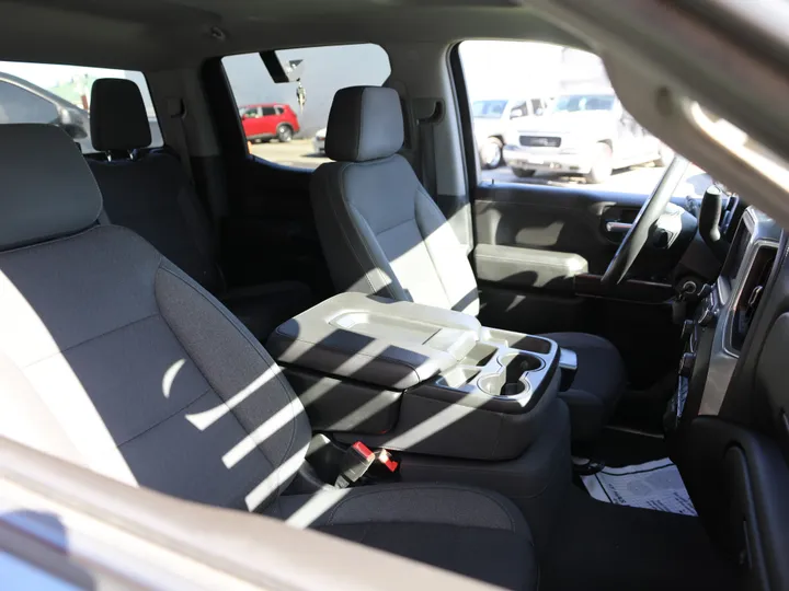 2020 CHEVROLET SILVERADO LT Image 32