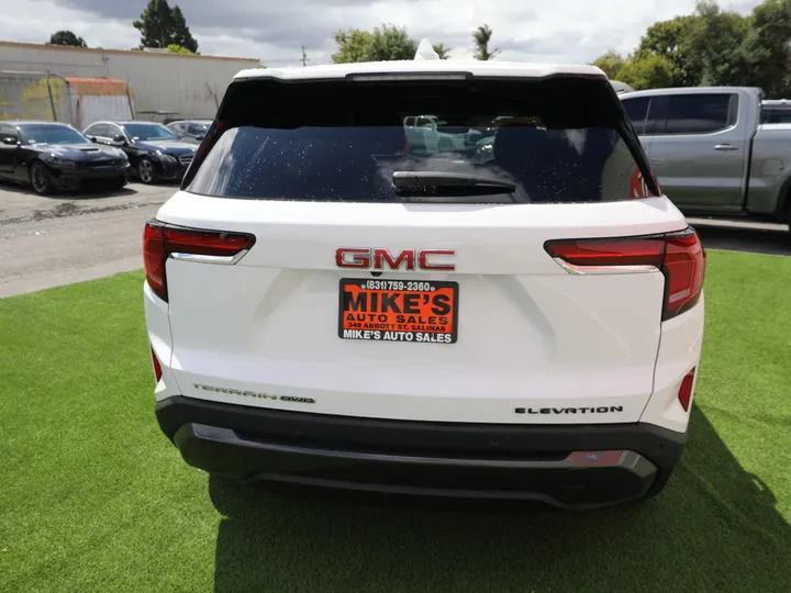 WHITE, 2025 GMC TERRAIN Image 9