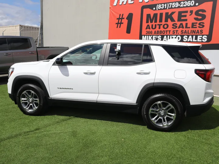 WHITE, 2025 GMC TERRAIN Image 11