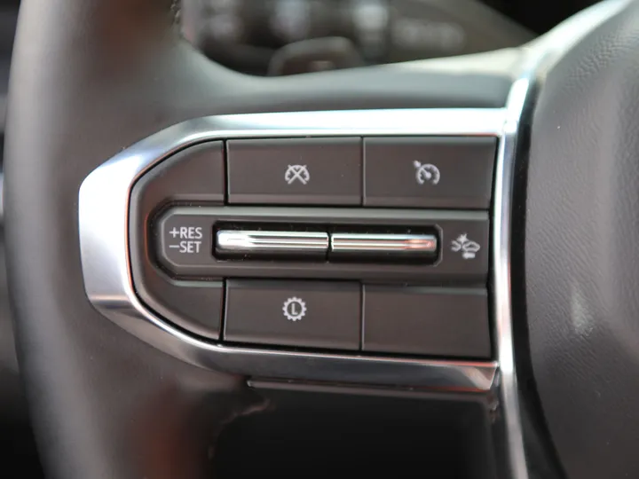 WHITE, 2025 GMC TERRAIN Image 16