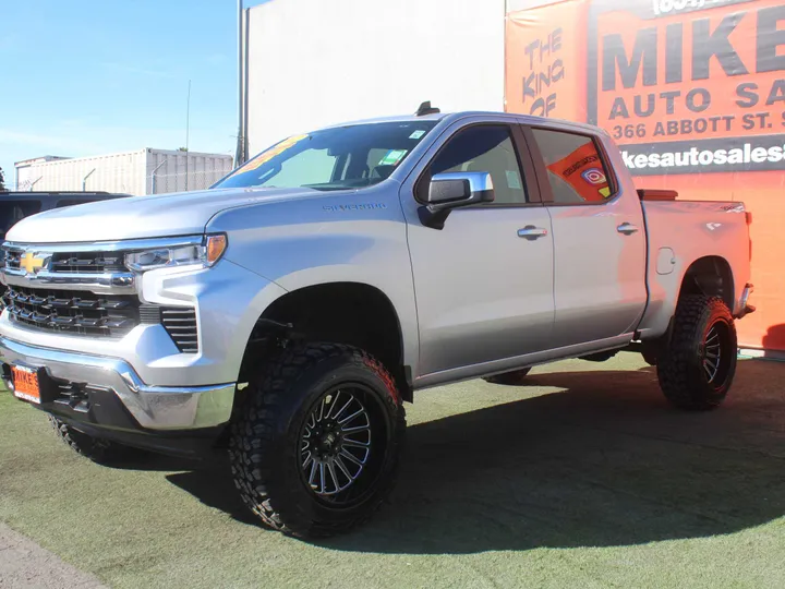 SILVER, 2022 CHEVROLET SILVERADO LT Image 3