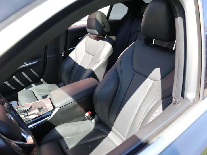 BLACK, 2019 BMW 330I Image 21