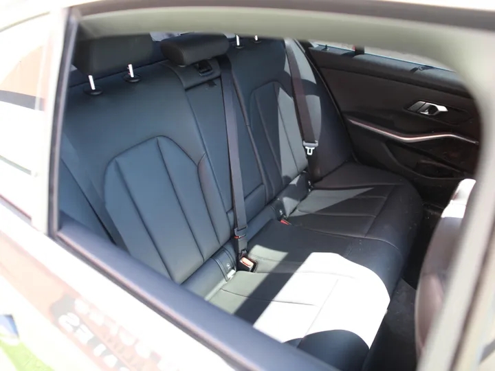 BLACK, 2019 BMW 330I Image 27