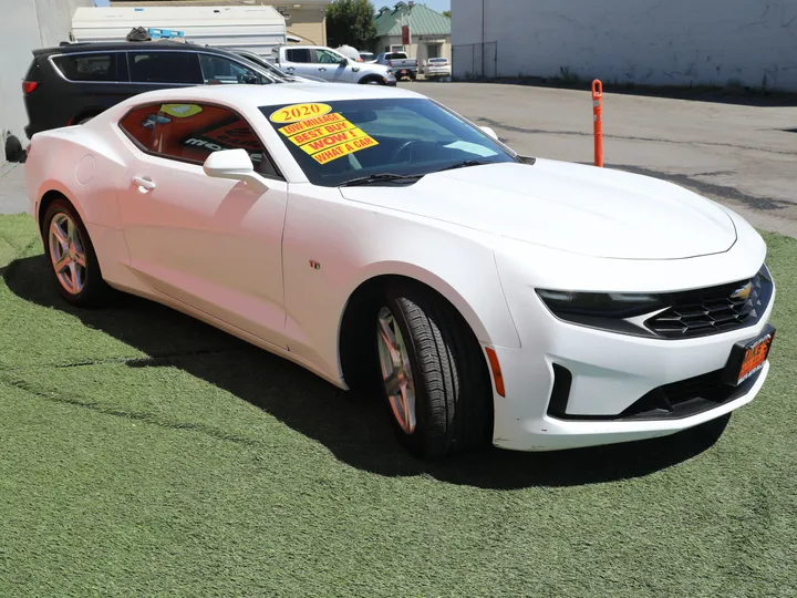 WHITE, 2020 CHEVROLET CAMARO LT Image 4