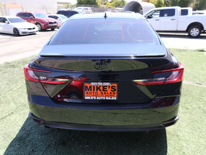 BLACK, 2025 TOYOTA CAMRY SE Image 9