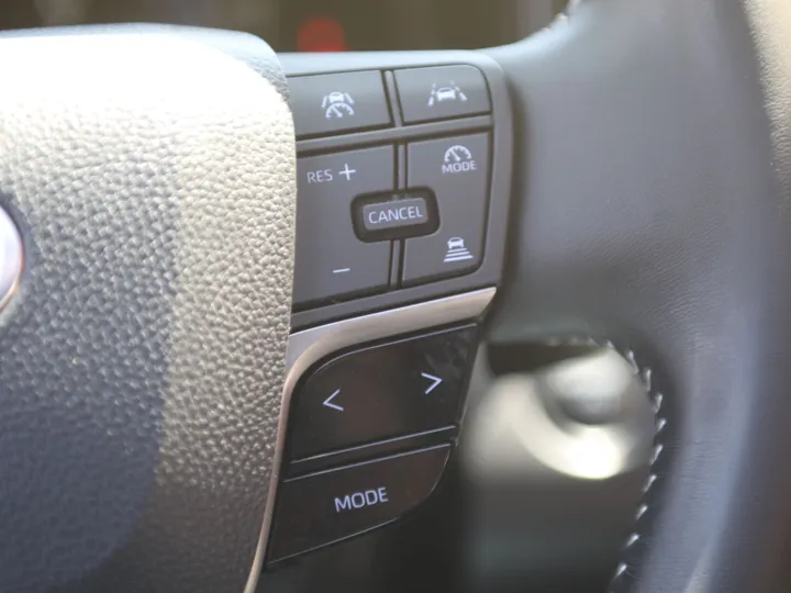 BLACK, 2025 TOYOTA CAMRY SE Image 15