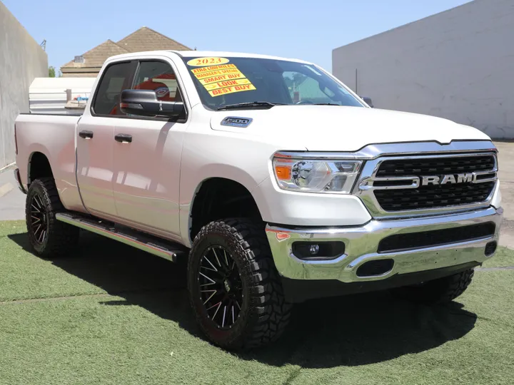 WHITE, 2023 RAM 1500 BIG HORN Image 4