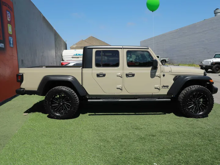 TAN, 2020 JEEP GLADIATOR SPORT Image 5