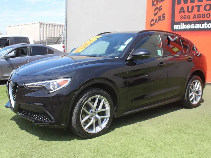 BLACK, 2018 ALFA ROMEO STELVIO TI Image 3