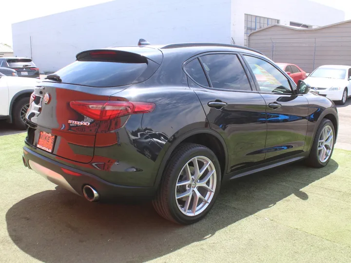 BLACK, 2018 ALFA ROMEO STELVIO TI Image 6