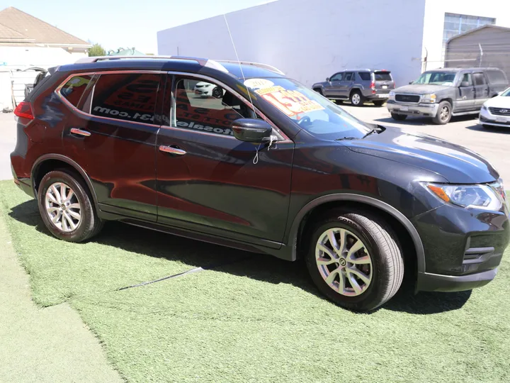 BLACK, 2018 NISSAN ROGUE SV Image 4