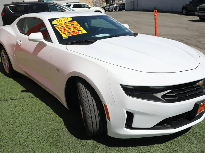 WHITE, 2020 CHEVROLET CAMARO LT Image 4