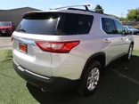 SILVER, 2020 CHEVROLET TRAVERSE LT Thumnail Image 6